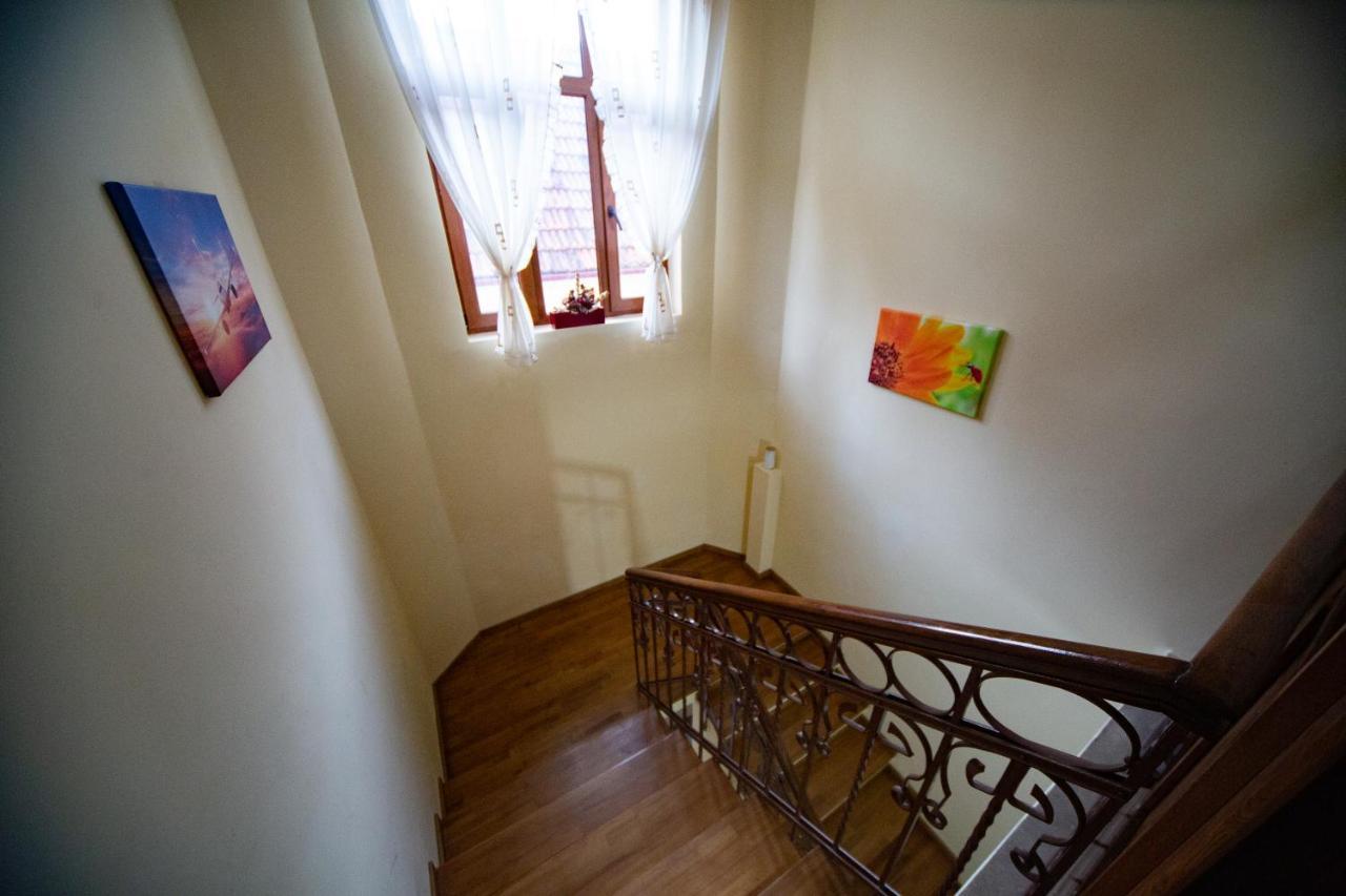 Happy Mood Apartments Брашов Екстериор снимка